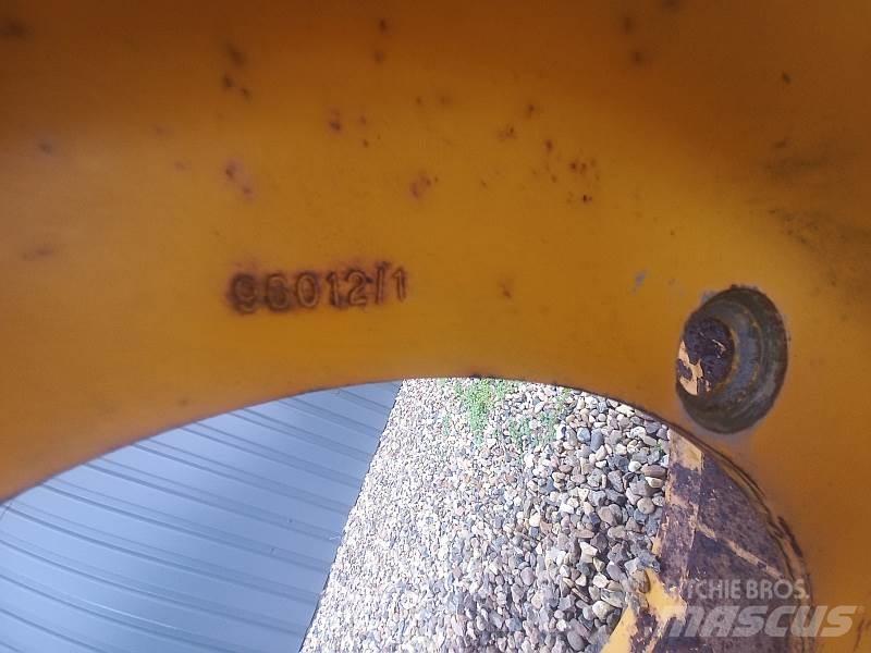 JCB 530-70 Rim Tires, wheels and rims
