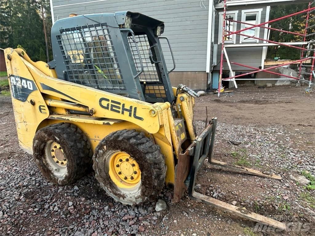 Gehl 4240 Skid Steer Loaders