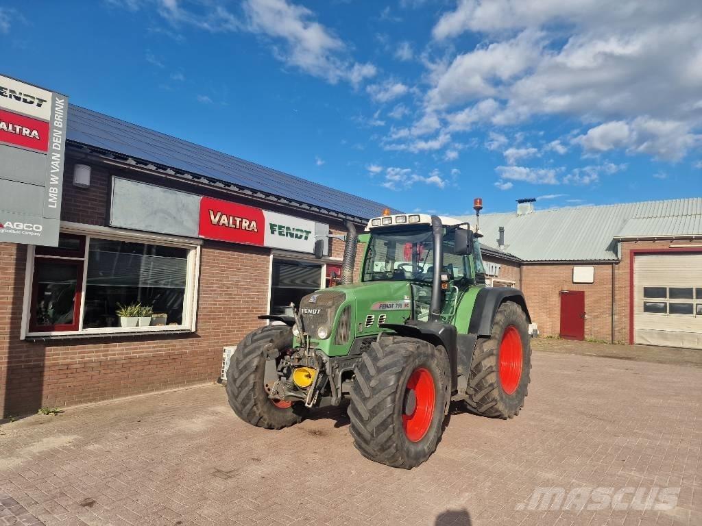 Fendt 716 com 3 Tractors