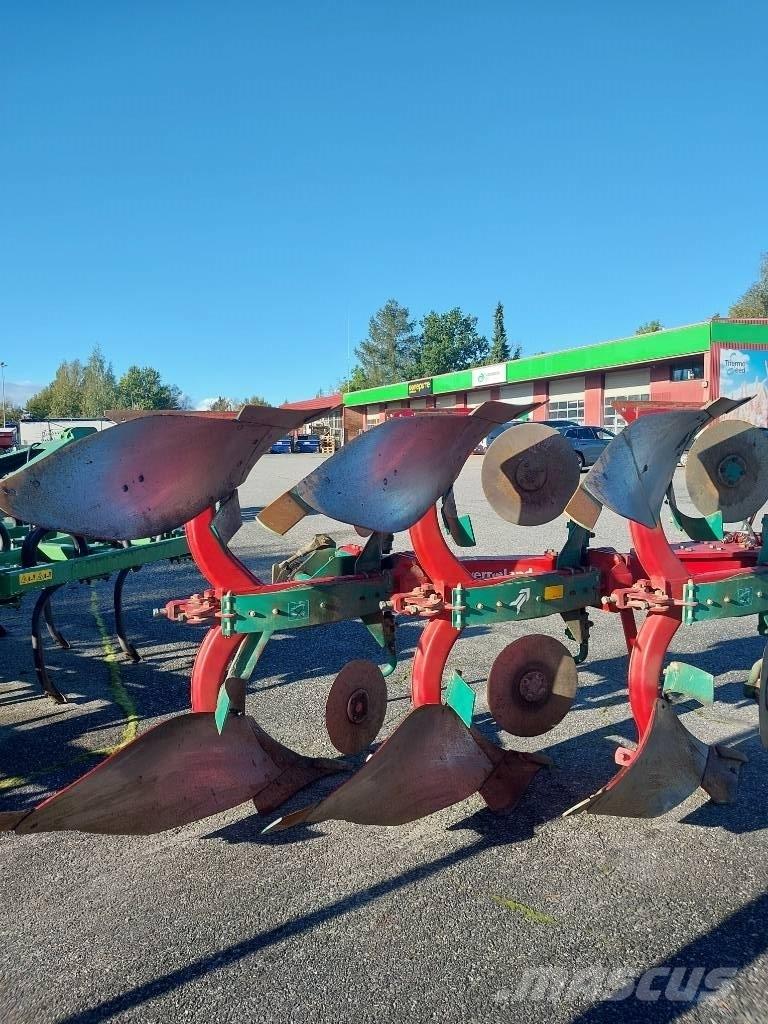 Kverneland EM85 Reversible ploughs