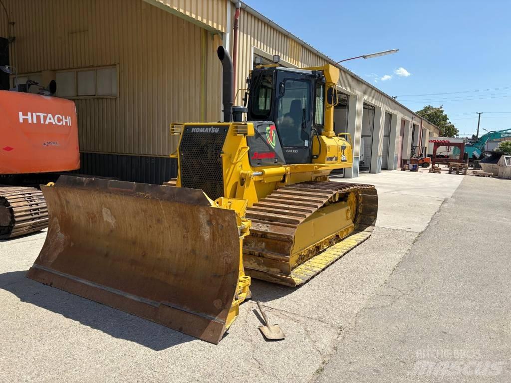 Komatsu 61 PX Crawler dozers