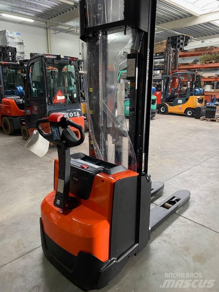 Toyota SWE120L (nowy) Electric Forklifts
