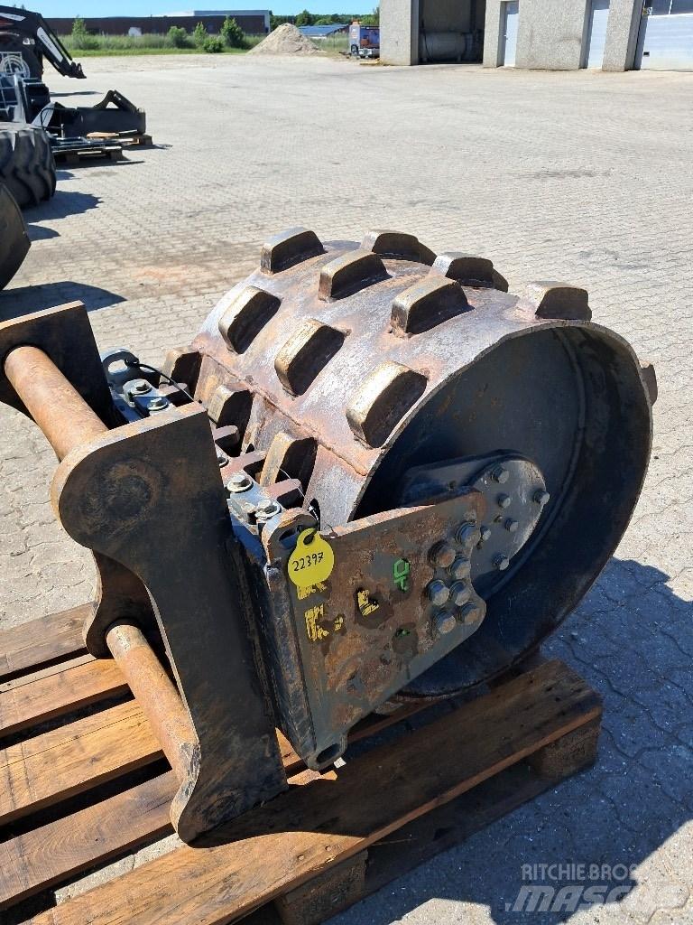CASE 800x600 Compaction Equipment Accessories
