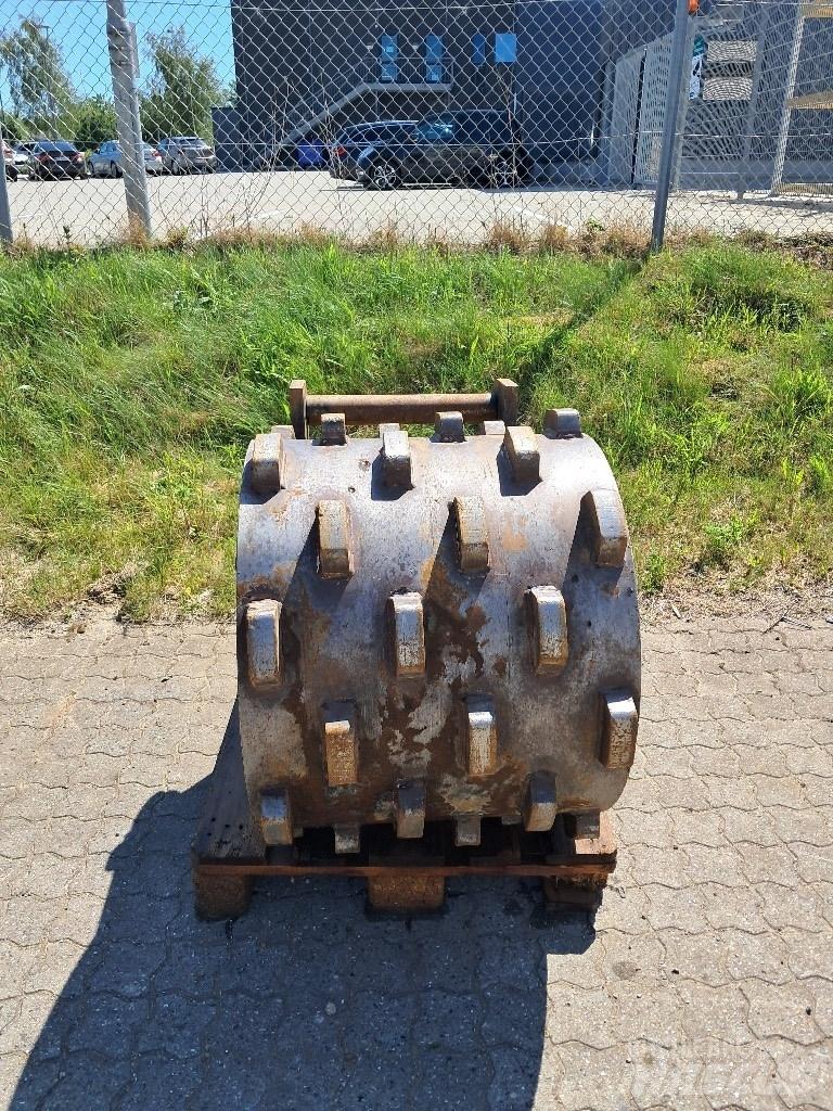 CASE 800x600 Compaction Equipment Accessories
