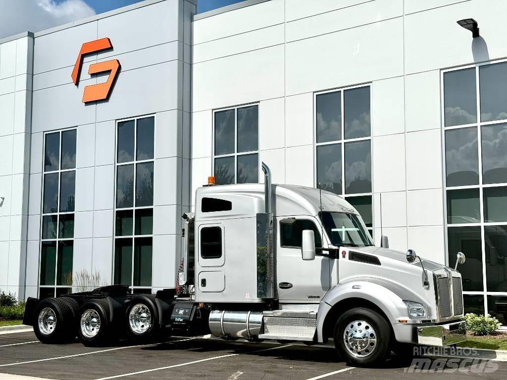 Kenworth T 880 Conventional Trucks / Tractor Trucks
