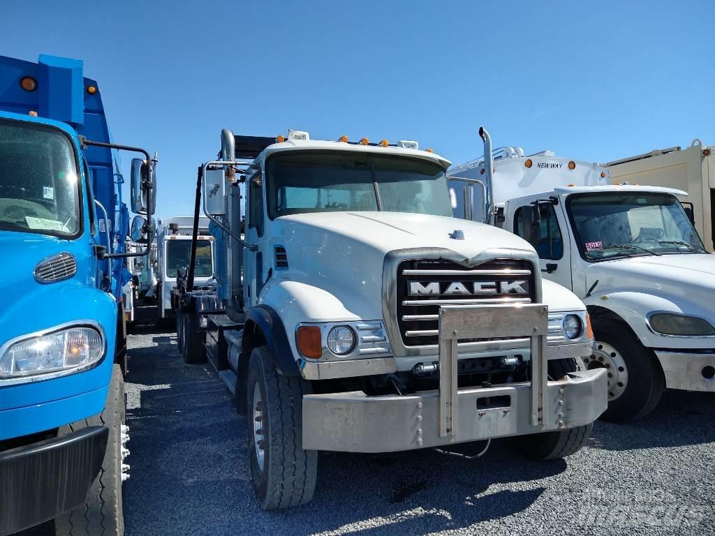 Mack GRANITE CV713 Garbage Trucks / Recycling Trucks