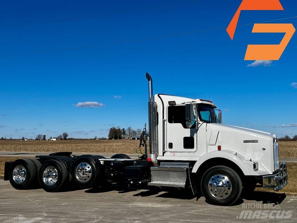 Kenworth T 800 Conventional Trucks / Tractor Trucks