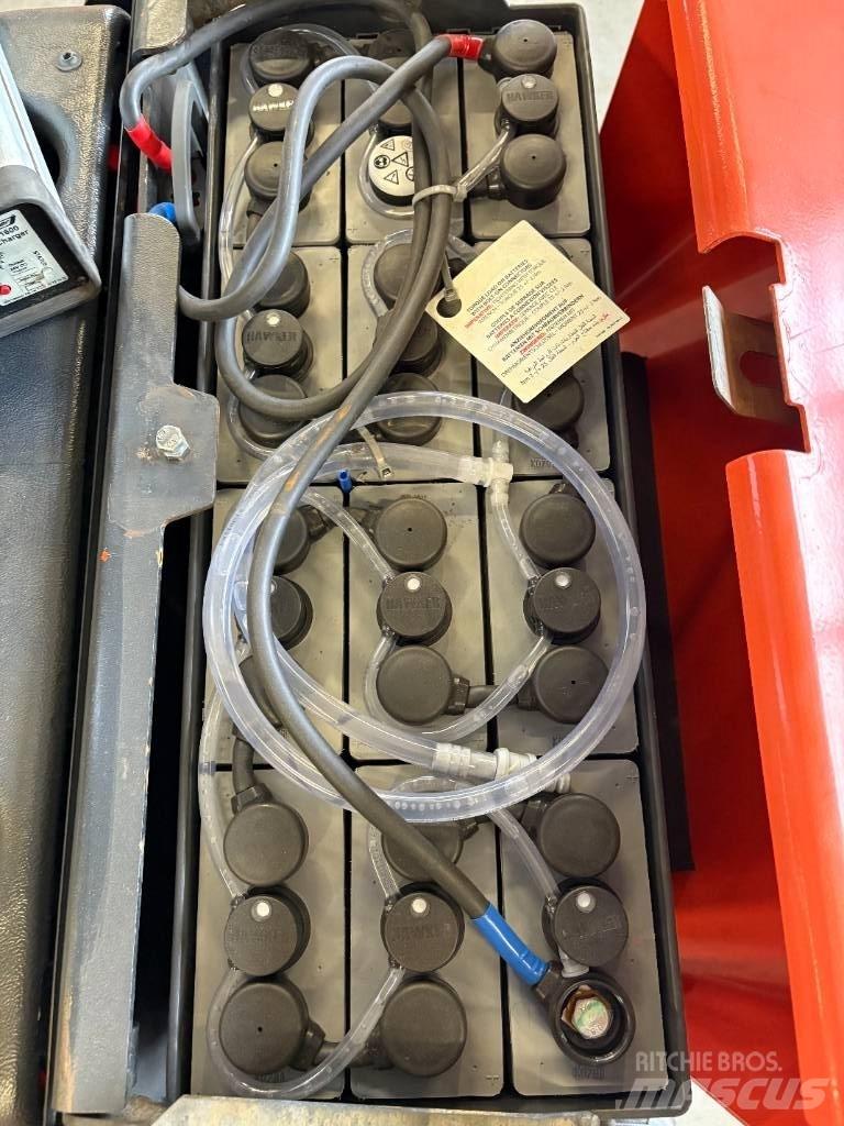 BT LPE 200 / 8 Low lifter with platform