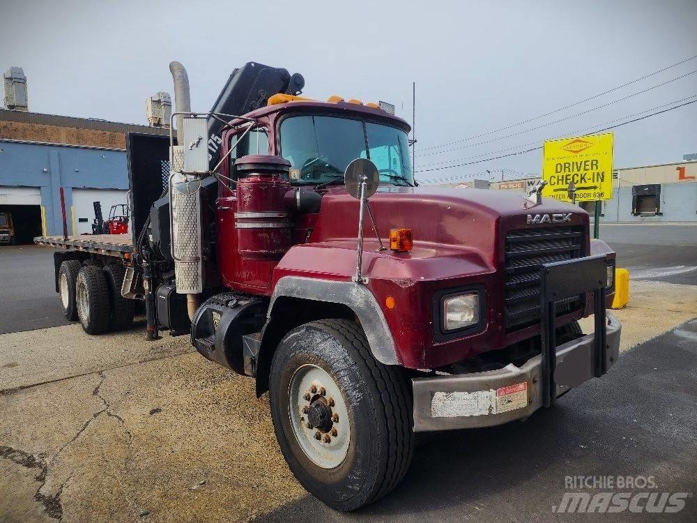 Mack RD 690 S Boom / Crane / Bucket Trucks