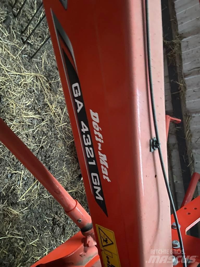 Kuhn GA4321 Swathers \ Windrowers