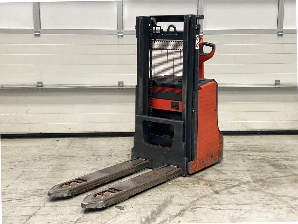 Linde D08 Pedestrian stacker