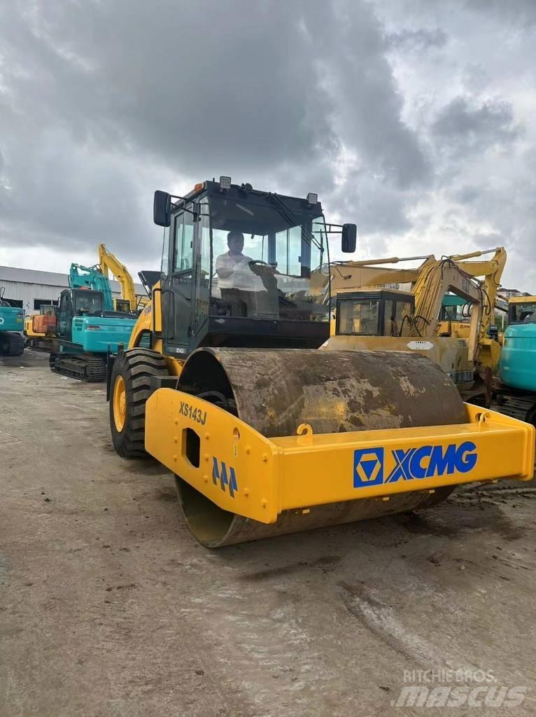 XCMG XS 143 J Single drum rollers