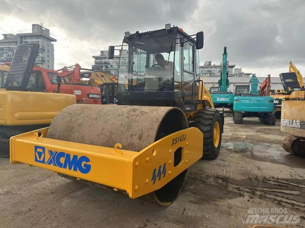 XCMG XS 143 J Single drum rollers
