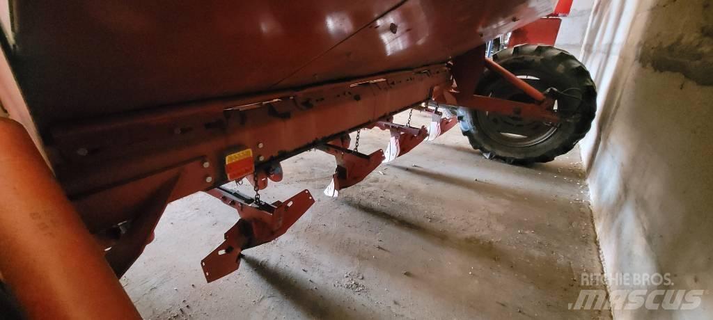 Underhaug 3200 Planters