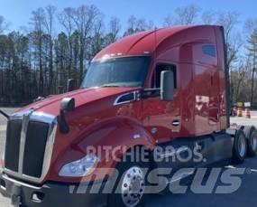 Kenworth T 680 Conventional Trucks / Tractor Trucks