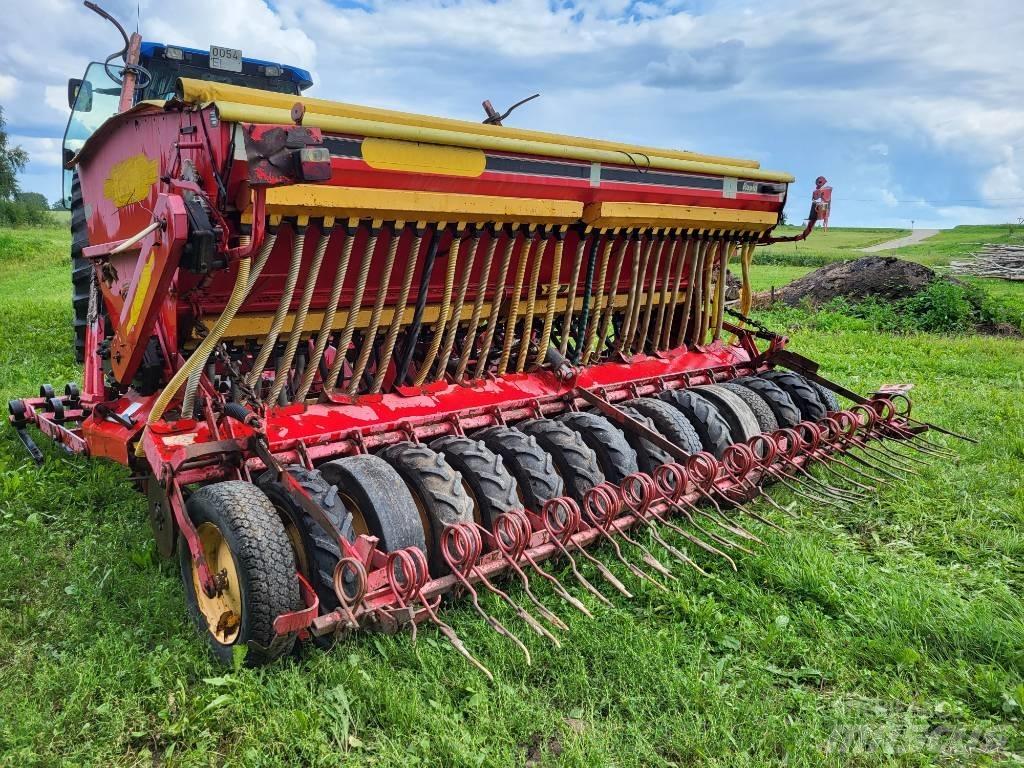 Väderstad Rapid400C Farm Drills