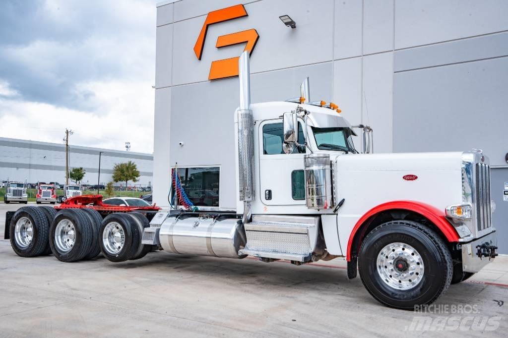 Peterbilt 389 Conventional Trucks / Tractor Trucks
