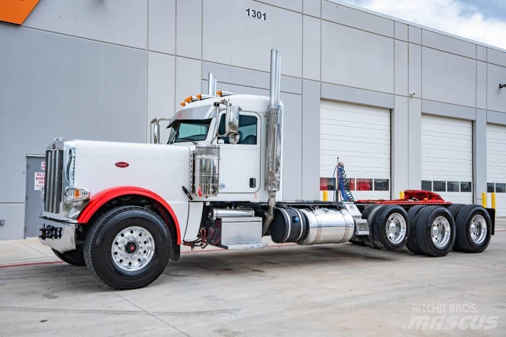 Peterbilt 389 Conventional Trucks / Tractor Trucks