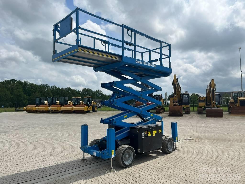 Genie GS 3369 DC Scissor Lifts