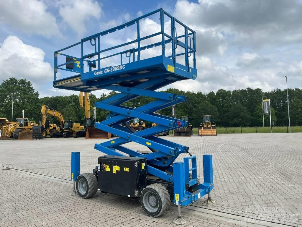 Genie GS 3369 DC Scissor Lifts
