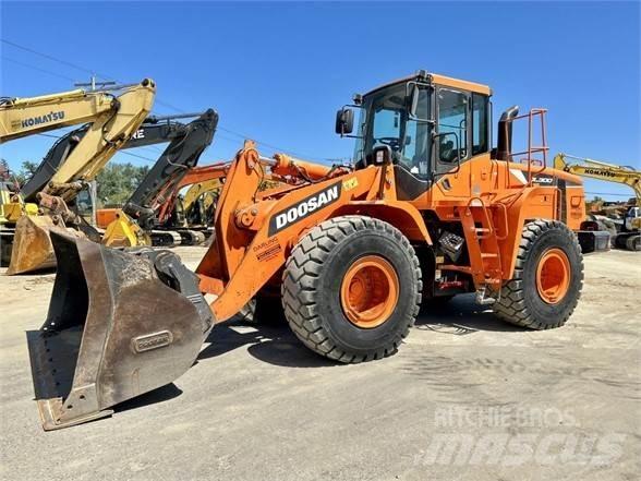 Doosan DL300 Wheel Loaders