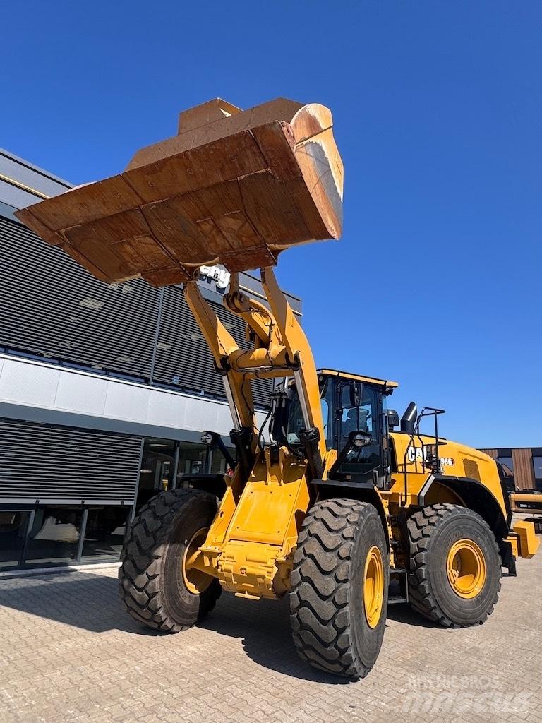 CAT 966 Wheel Loaders