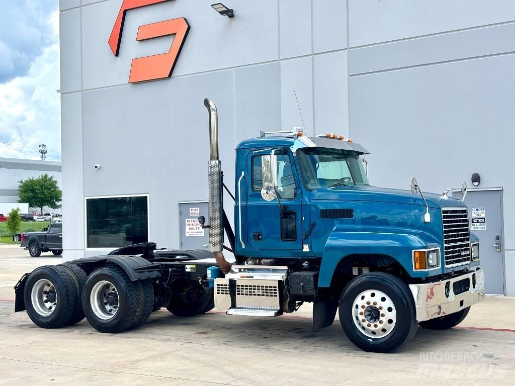 Mack Pinnacle Conventional Trucks / Tractor Trucks