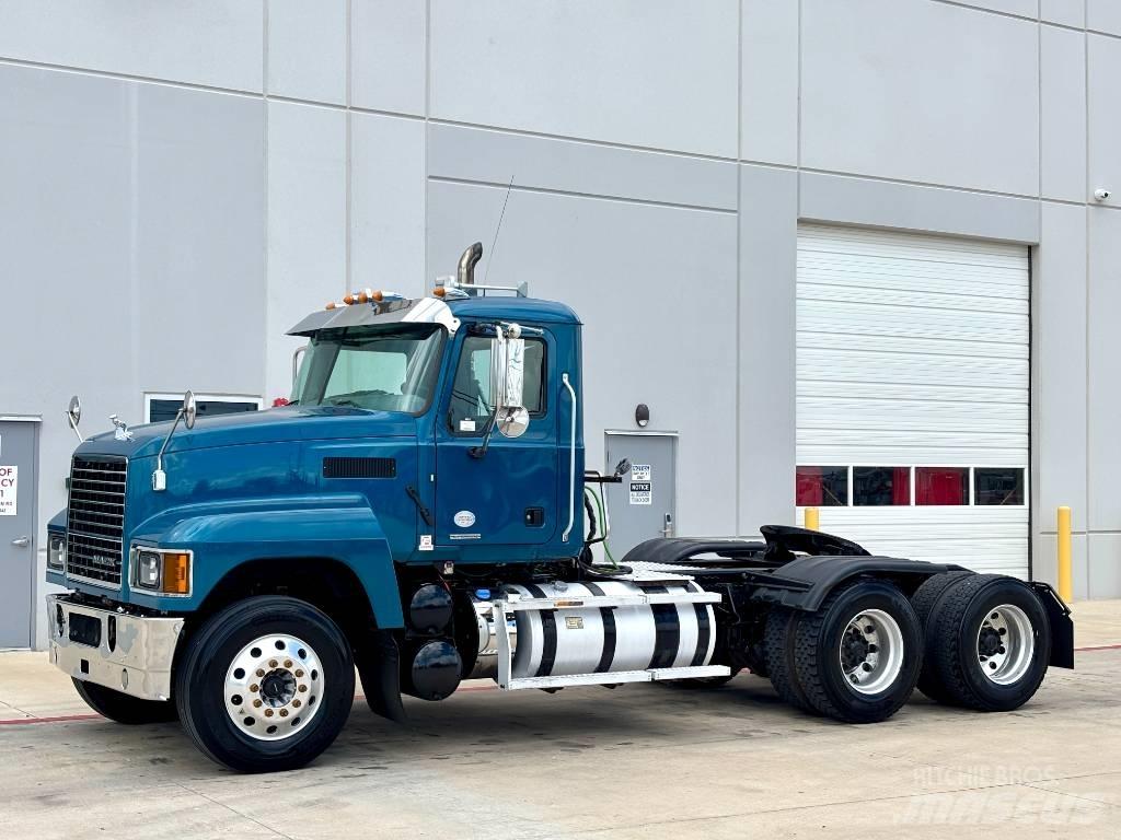 Mack Pinnacle Conventional Trucks / Tractor Trucks