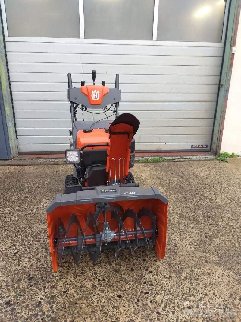 Husqvarna ST420 Snow Blowers