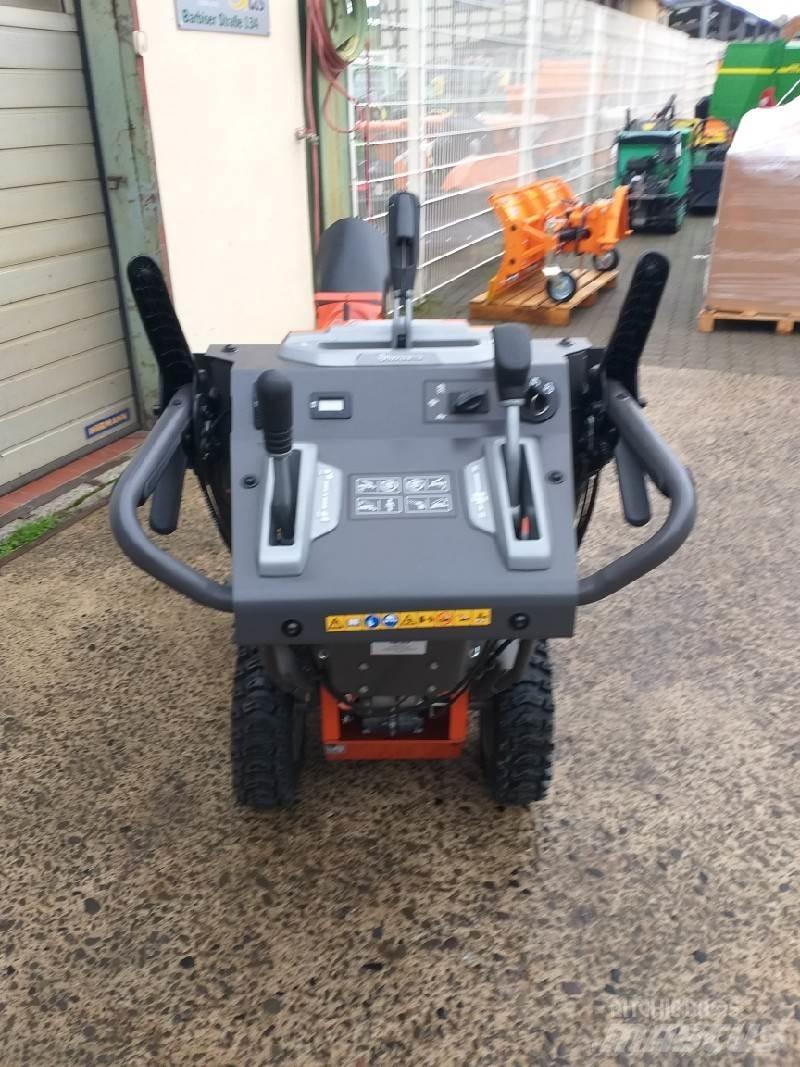 Husqvarna ST420 Snow Blowers