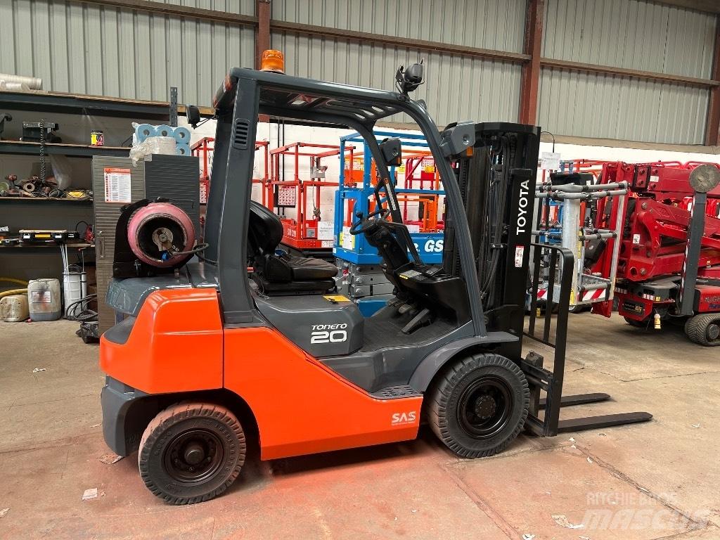 Toyota 02-8 FGF 20 LPG trucks