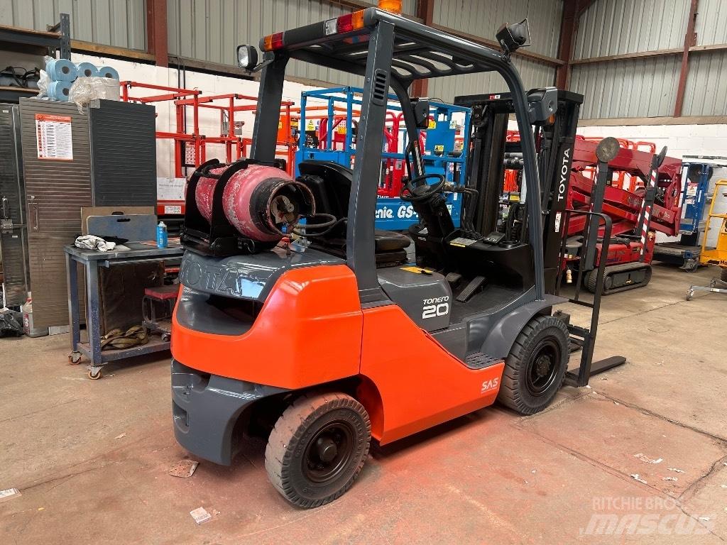 Toyota 02-8 FGF 20 LPG trucks