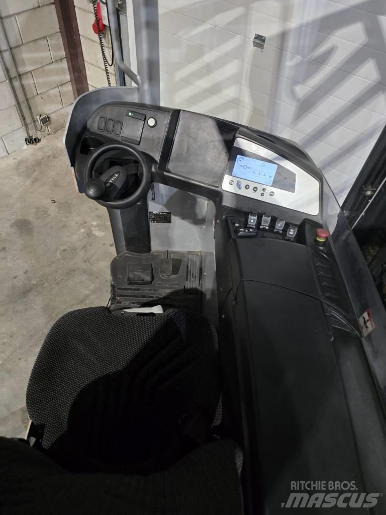 Still FMX 14 Reach trucks
