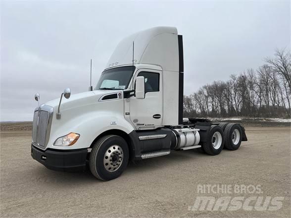 Kenworth T680 Conventional Trucks / Tractor Trucks