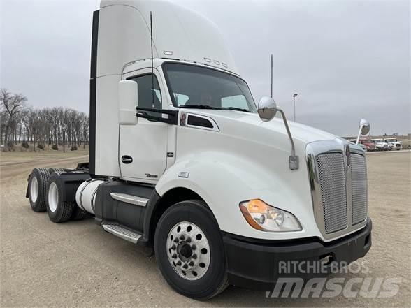 Kenworth T680 Conventional Trucks / Tractor Trucks
