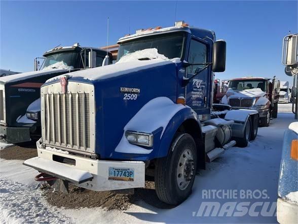 Kenworth T800 Conventional Trucks / Tractor Trucks