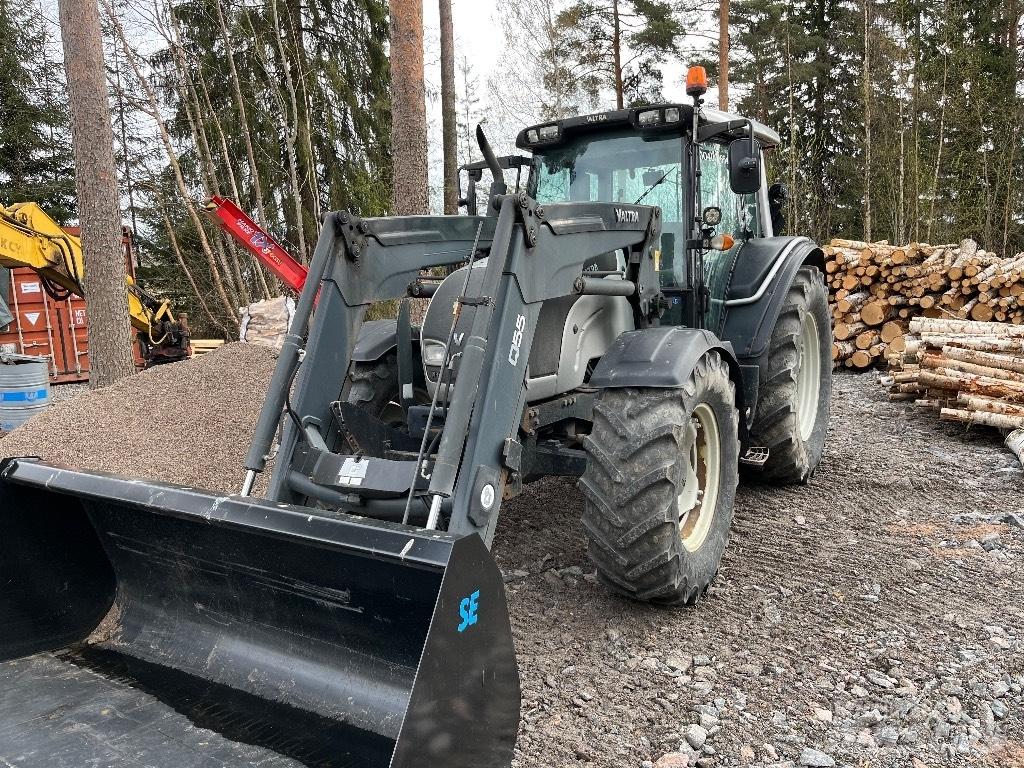 Valtra N 121 HT Tractors
