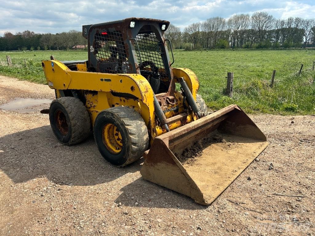Gehl V 400 Skid Steer Loaders