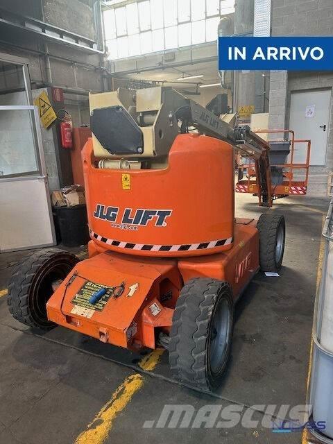 JLG E450AJ Articulated boom lifts