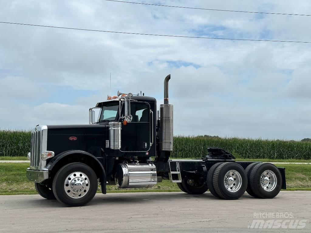 Peterbilt 388 Conventional Trucks / Tractor Trucks