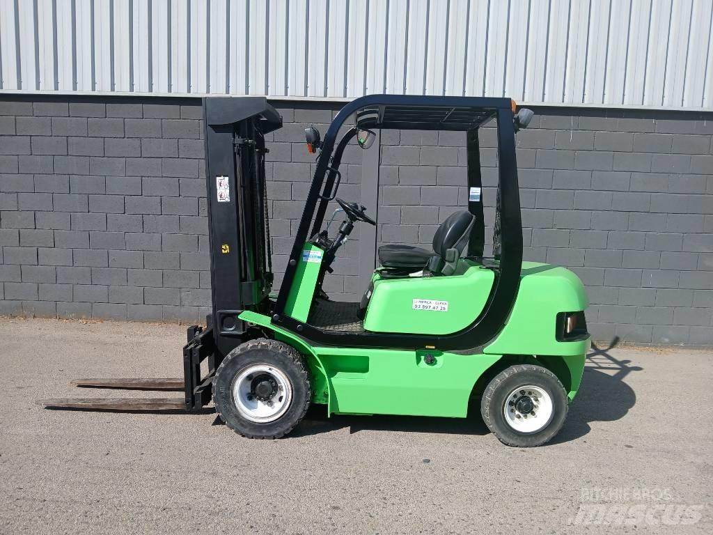 Clark CMP 25 Diesel Forklifts