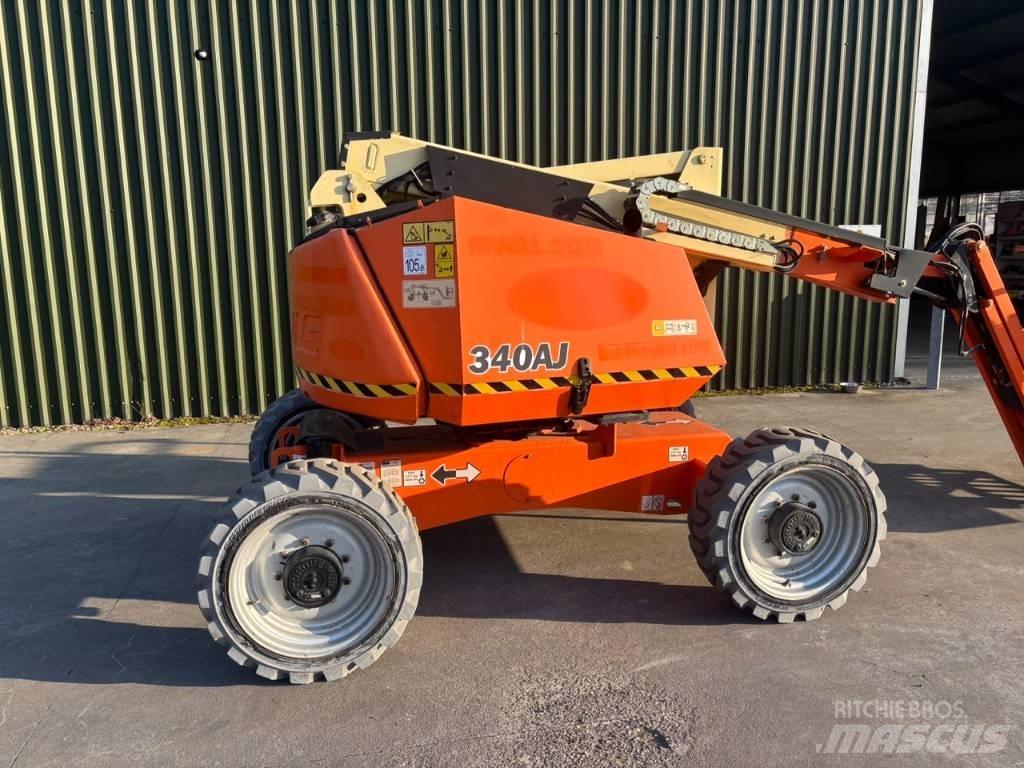 JLG 340 AJ Articulated boom lifts