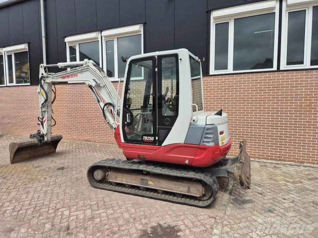 Takeuchi TB250 Mini Excavators <7t (Mini Diggers)