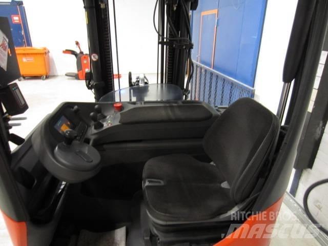 Linde R16G Reach trucks