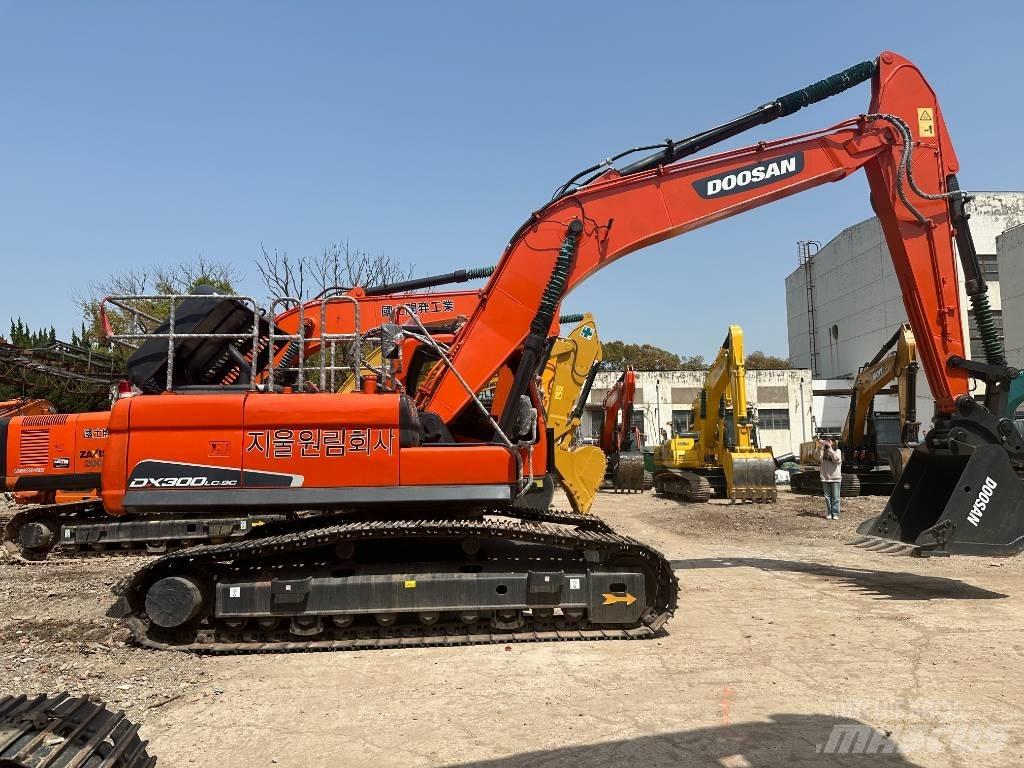 Doosan DX 300 Midi excavators  7t - 12t