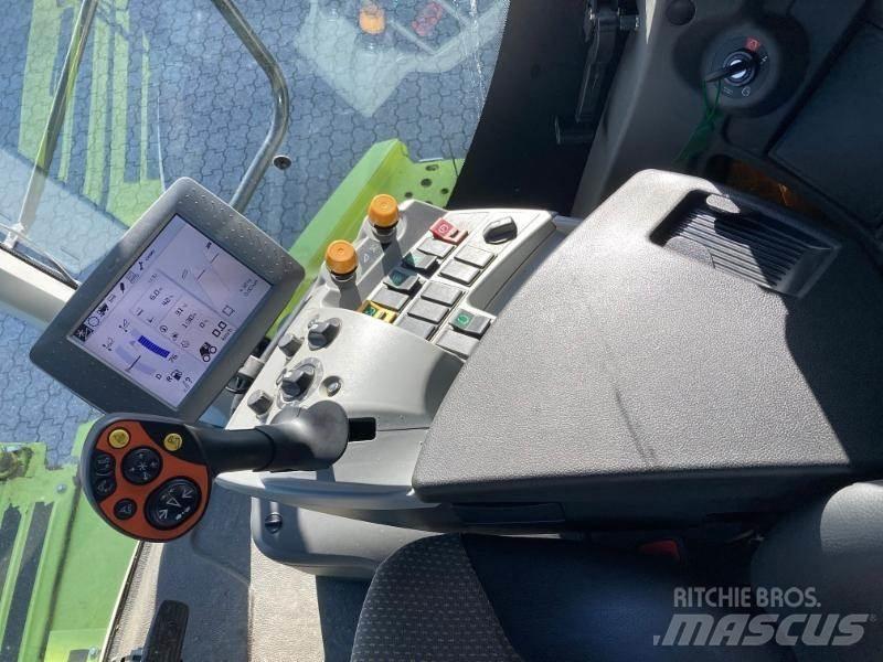CLAAS LEXION 650 Combine Harvesters