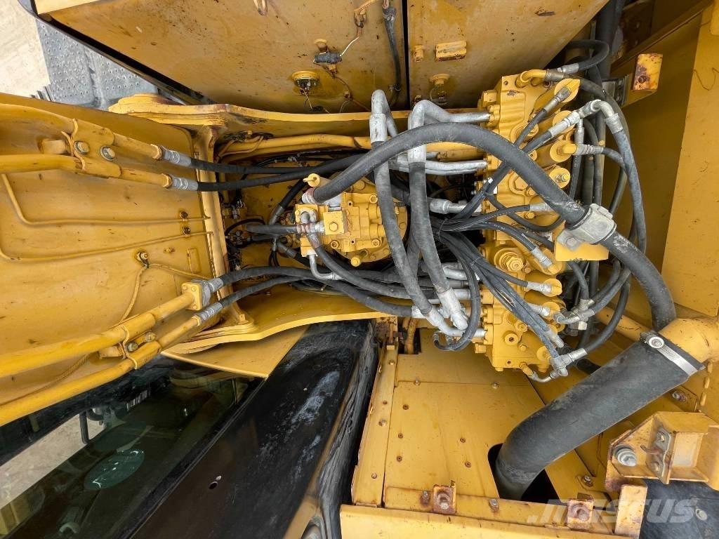 CAT 323 D Crawler Excavators