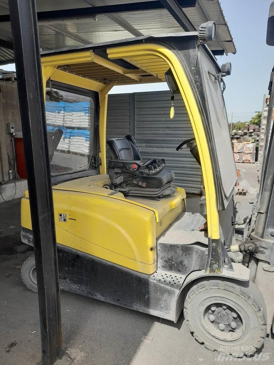 Hyster J2.5XN Electric Forklifts