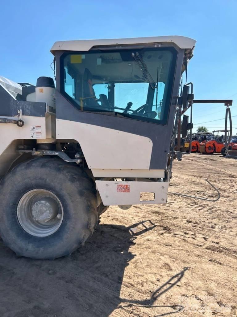 Wirtgen WR200 Asphalt Recycling Equipment