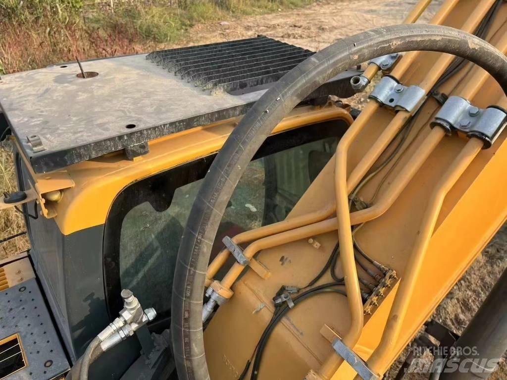 Hyundai Robex 520 VS Crawler Excavators